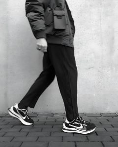 [Resim: sacai-x-nike-vaporwaffle-2-240x300.jpg]